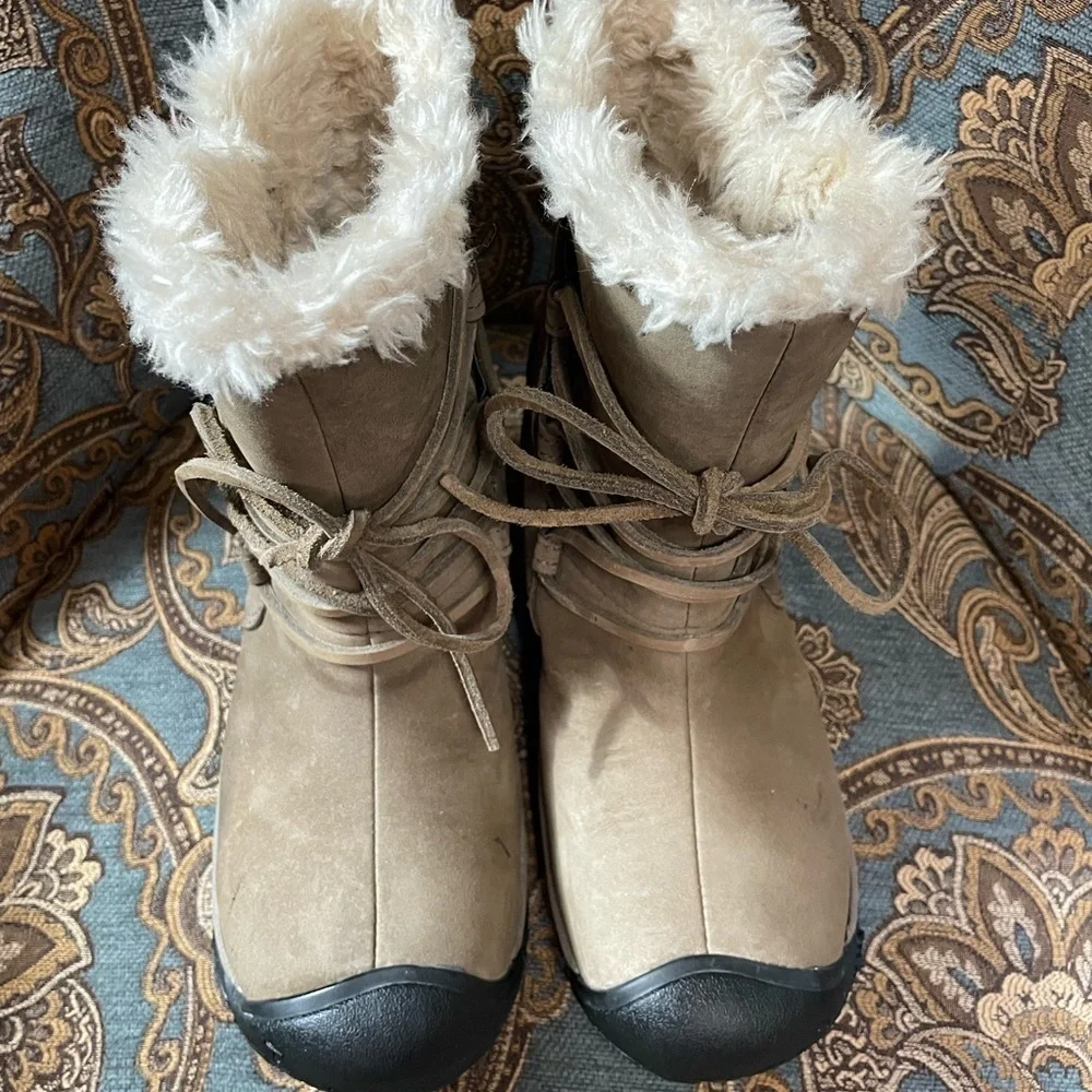 Keen Women's Waterproof Mid-Calf Winter Boots - Faux Fur Trim - Size 5/6  ❄️